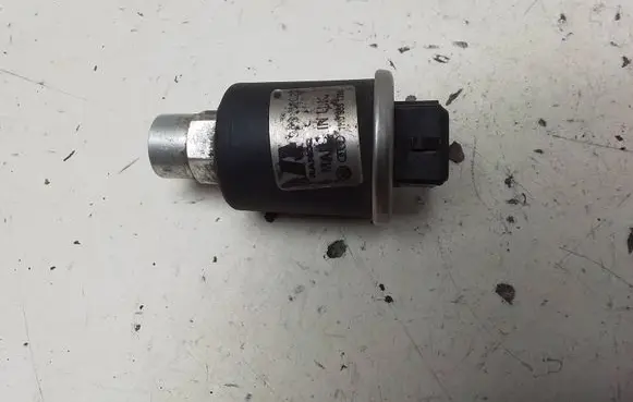 Volkswagen Golf IV Air conditioning (A/C) pressure sensor 1H0959139B