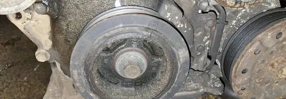 Toyota Avensis T250 Crankshaft pulley 