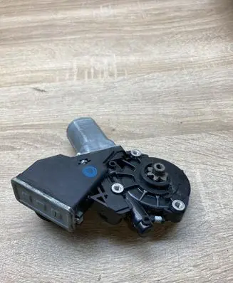 Toyota RAV 4 (XA30) Front door window regulator motor 42252010540