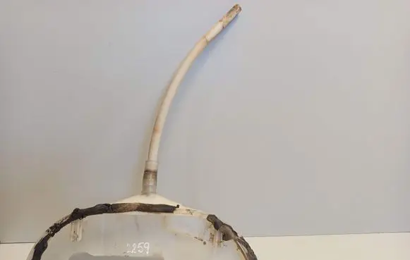 Volkswagen Caddy Water drain line hose 2K0843961D 7H0843353