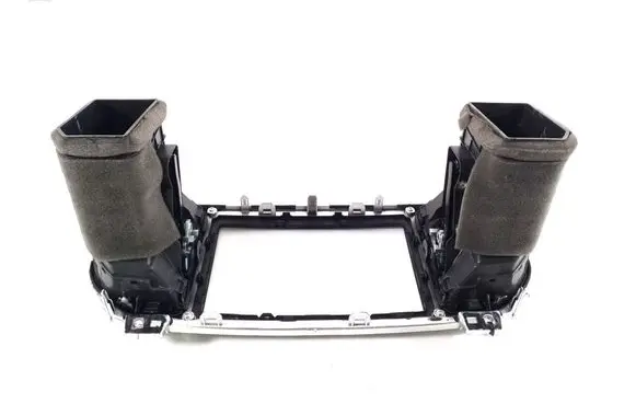 KIA Sportage Dash center air vent grill 84740F1200