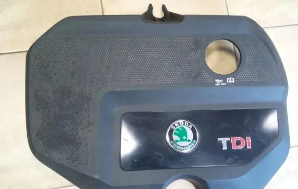 Skoda Fabia Mk1 (6Y) Engine cover (trim) 038103925AG 038103925BM NE70528