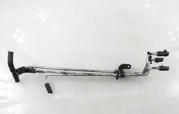Volkswagen Golf V Fuel line pipe 