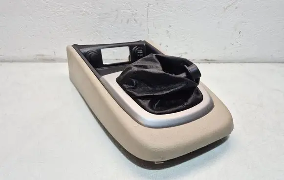 Hyundai Santa Fe Gear shifter surround trim plastic 846512B000