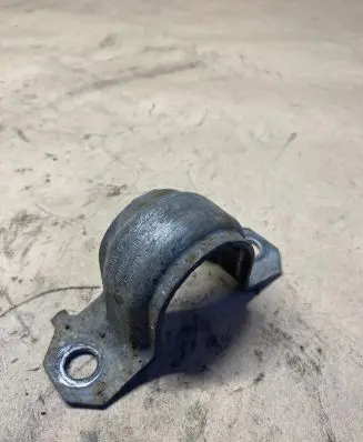 BMW 5 F10 F11 Sway bar bush bracket, front 677544401 10944101 53420MC
