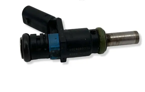 Audi Q7 4M Fuel injector 06E906031A