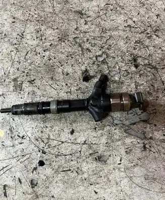 Toyota Avensis T250 Fuel injector 01002536 41112400