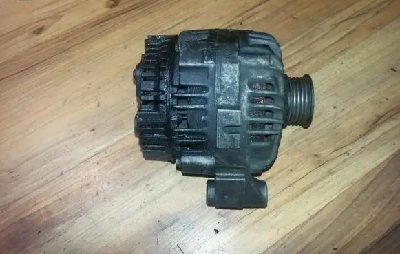 Opel Omega B1 Generator/alternator 