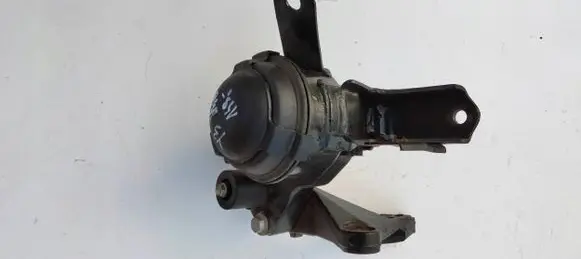 Toyota Yaris Engine mount bracket