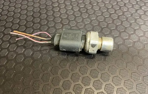 Audi A6 S6 C5 4B Air conditioning (A/C) pressure sensor 1J0973703