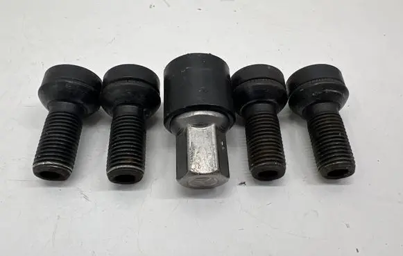 Mercedes-Benz CLA C118 X118 Anti-theft wheel nuts and lock 