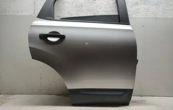 Nissan Qashqai Rear door