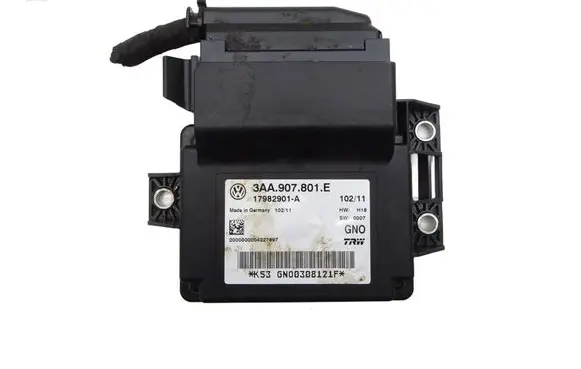 Volkswagen PASSAT B7 Speedometer control unit/module 3AA907801E