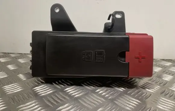 Jaguar XE Fuse box set GX7314A076BA GX7314A076AA