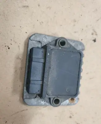 Volkswagen Golf I Ignition amplifier control unit 171