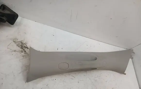 Dodge PickUp RAM SRT-10 (B) pillar trim (top) 61868W 5LQ99TRMAB 102082