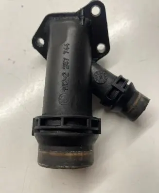 BMW X5 E70 Engine coolant pipe/hose 11122247744