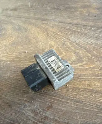 Renault Master III Glow plug pre-heat relay 110678071R
