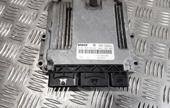 Renault Captur Engine control unit/module 0281030899 237104376R 237104627R