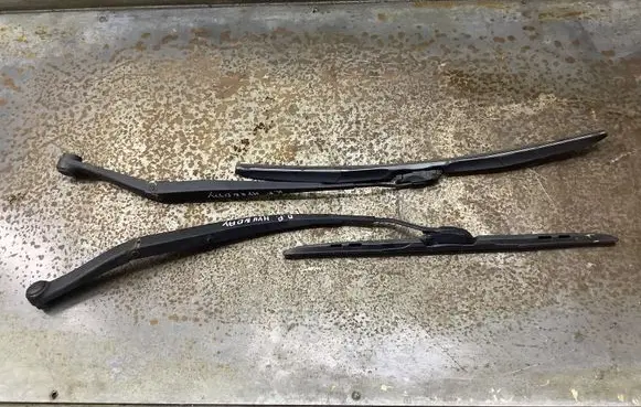 Hyundai Grandeur Front wiper blade arm
