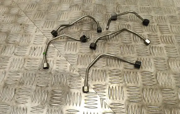 Fuel injector supply line/pipe