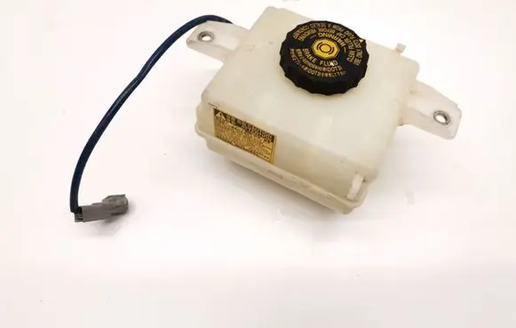 Lexus CT 200H Brake fluid reservoir 2H09