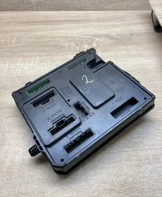 Renault Megane III Central body control module 284B17682R S180098101D