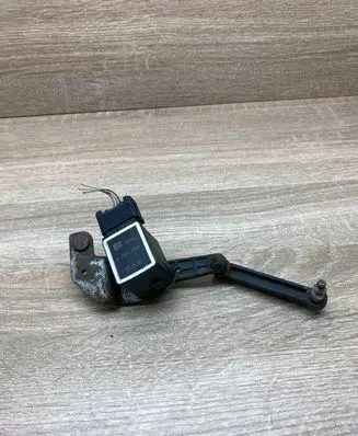 BMW 5 E60 E61 Headlight/headlamp level sensor 6784700 WITHPLUG
