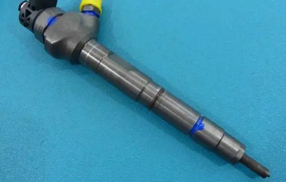 Volkswagen Golf VII Fuel injector 0445110477 IMPRK1170813