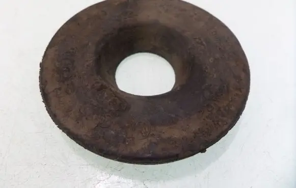 Volkswagen PASSAT B6 Rear coil spring rubber mount 1K0512149B
