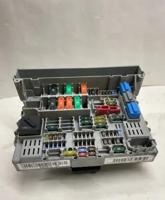 BMW 1 E81 E87 Fuse module 6906613 070604