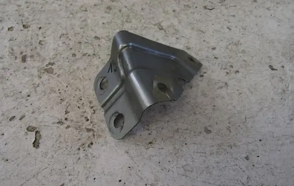 Opel Meriva B Fender mounting bracket 13269781