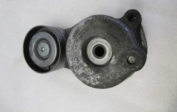Mercedes-Benz ML W164 Alternator belt tensioner A6422001370