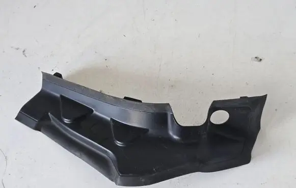 BMW X5 G05 Rear/tail light trim molding 7451764