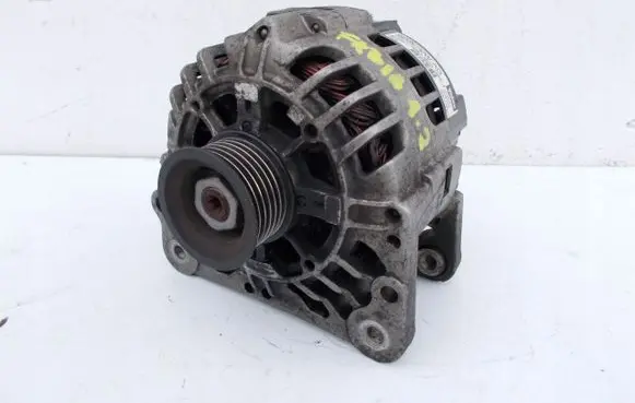 Volkswagen Polo Generator/alternator 03D903025J
