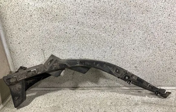Volkswagen PASSAT B5 Front bumper mounting bracket 3B0807050C