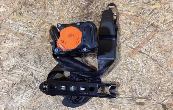Porsche Macan (95B) Front seatbelt 95b857705c