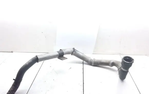 Volkswagen Touareg I Engine coolant pipe/hose 7L6122109E
