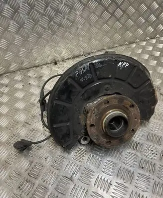 Volkswagen PASSAT B6 Front wheel hub