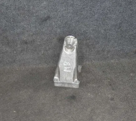 Mercedes-Benz C W204 Engine mounting bracket A2712231804