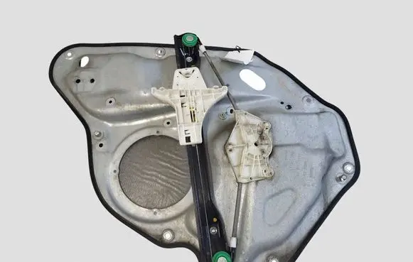 Volkswagen Golf V Rear window lifting mechanism without motor 1K9839756A 967539102 960119101