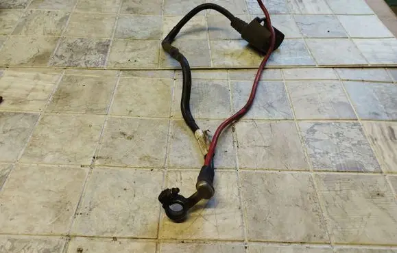 Volkswagen PASSAT B6 Positive cable (battery) 1K0971228M
