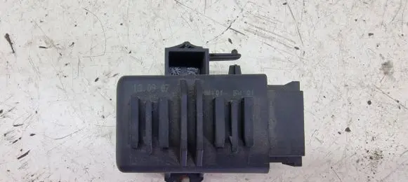 Volkswagen PASSAT B6 Seat heating relay 1K0959772