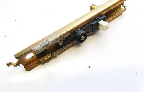 Peugeot 406 Seat belt adjustment rail 5503021c