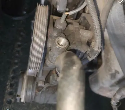 Mitsubishi Space Wagon Power steering pump