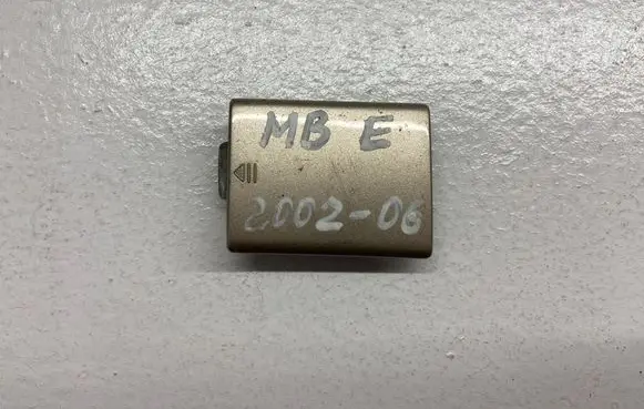 Mercedes-Benz E W211 Front tow hook cap/cover A2118850026