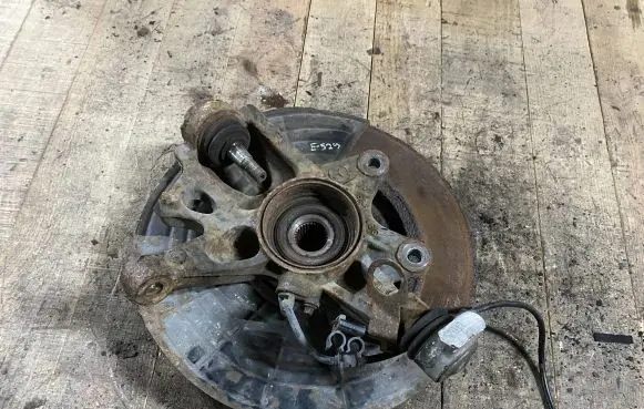 Mercedes-Benz ML W163 Front wheel hub 361036