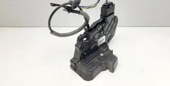 Volvo V70 Front door lock 31253674