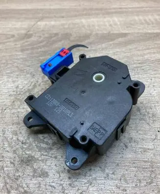 Toyota Yaris Air flap motor/actuator CZ1138002810 12S