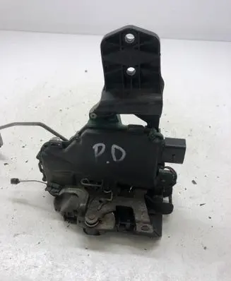 Volkswagen PASSAT B5.5 Front door lock